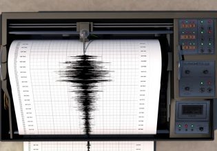 Δυνατός σεισμός τώρα αισθητός στην Αττική