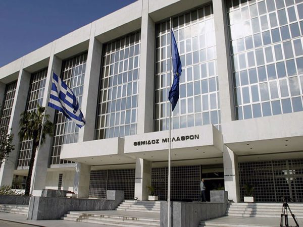 Στο Ανώτατο Ειδικό Δικαστήριο η κατάργηση των δώρων και των επιδομάτων στις επικουρικές συντάξεις