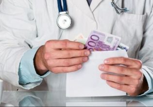 Η κυβέρνηση θέλει να επαναφέρει με σφραγίδα κράτους το «φακελάκι» στα νοσοκομεία