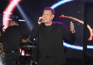 Πέθανε ο τραγουδιστής Χάρης Κωστόπουλος – Έχασε τη μάχη με τον καρκίνο