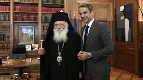 Πολιτεία και Εκκλησία μετρούν τις δυνάμεις τους