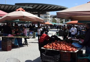 Αυξήσεις στους πάγκους των λαϊκών αγορών φέρνει το πλαστικό χρήμα