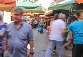 ΙΝΕ/ΓΣΕΕ: Διολισθαίνει το βιοτικό επίπεδο των Ελλήνων – Ο πληθωρισμός συρρίκνωσε τις δαπάνες