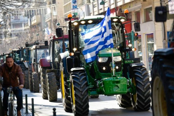 Νέα Αριστερά: Η κυβέρνηση ΝΔ κοροϊδεύει και προκαλεί τους αγρότες