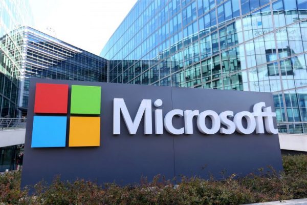 Πρωτιά για τη Microsoft – Εκθρόνισε την Apple σε αξία