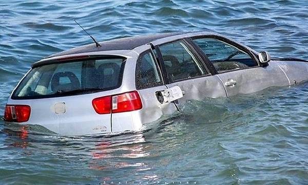 Κατερίνη: 28χρονος έκανε βουτιά στη θάλασσα με το ΙΧ – Δείτε φωτογραφία