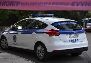 Άγρια δολοφονία μεσήλικα μετανάστη σε είσοδο γηπέδου στη Θεσσαλονίκη