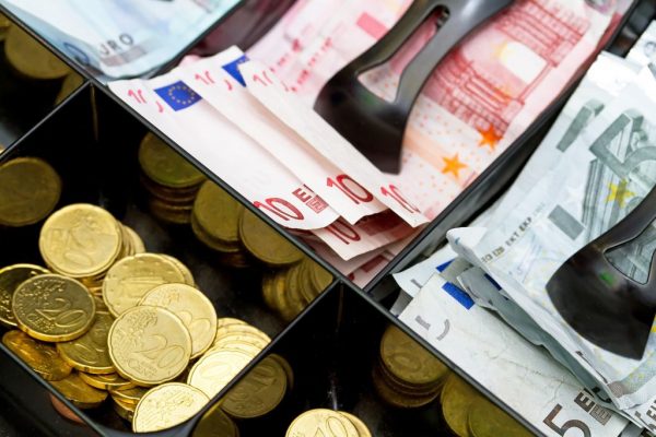 Φτωχότεροι κατά 22,5% οι Ελληνες σε σχέση με το 2009