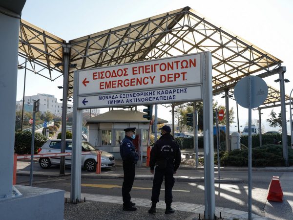 Θεσσαλονίκη: Επίθεση από αδέσποτο σκύλο σε βρέφος – Μεταφέρθηκε στο νοσοκομείο