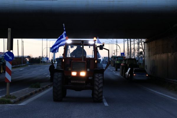 Αγρότες: Ένταση στο αεροδρόμιο Αλεξανδρούπολης – «Ο Αυγενάκης ακύρωσε συνάντηση που είχε προγραμματιστεί»