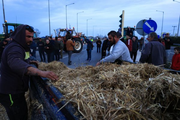 Να πάνε όλα καλά με τους αγρότες προσδοκά η κυβέρνηση – Πυρά από την αντιπολίτευση