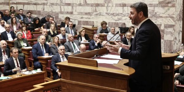 Καβγάς στην ΚΟ του ΠΑΣΟΚ για τα ομόφυλα ζευγάρια – «Δεν είσαι ο μπαμπάς μου, δεν θα μου πεις τι θα κάνω»