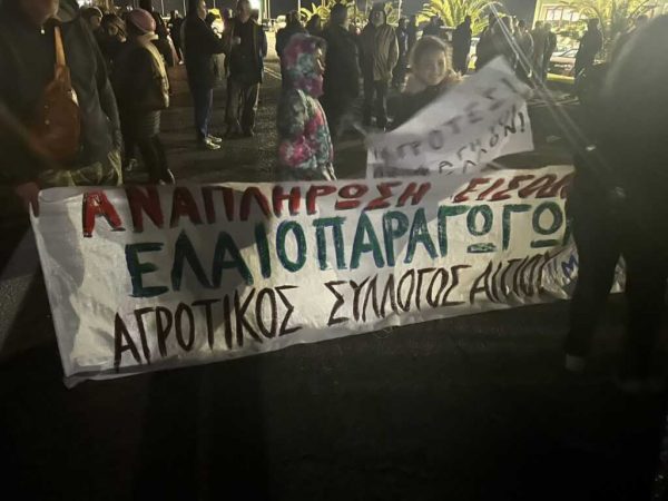 Αγρότες: Κλιμακώνουν τις κινητοποιήσεις οι αγρότες – Μπλόκα σε Αίγιο και Λέσβο