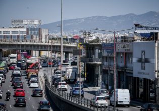 Κίνηση: Καθηλωμένα τα αυτοκίνητα στη Λ. Κηφισού λόγω τροχαίου