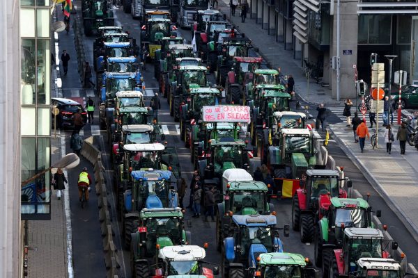 Βέλγιο: Τρακτέρ στο σπίτι του Βέλγου Πρωθυπουργού