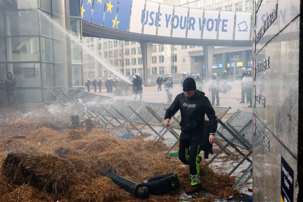 «Βόμβα» στην εφοδιαστική αλυσίδα – Πώς θα επηρεάσουν την οικονομία οι αγροτικές κινητοποιήσεις