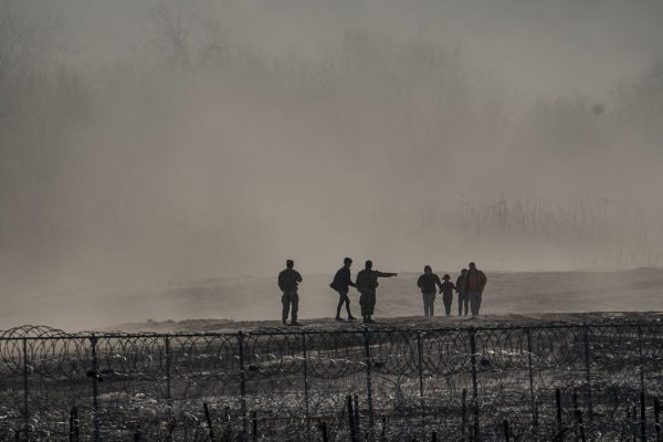 ΗΠΑ: Το Τέξας οικοδομεί στρατιωτική βάση στα σύνορα με το Μεξικό – Νέα ένταση με τον Μπάιντεν