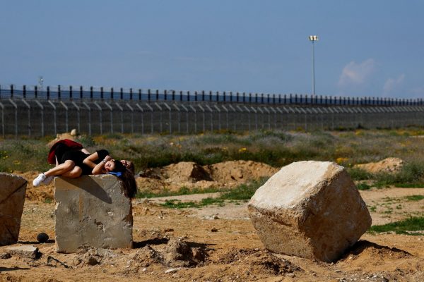 Ισραήλ: Ξεμπλοκάρει φορτίο αλεύρων για τη Γάζα, αφού παρεμπόδισε την παράδοσή του για ένα μήνα