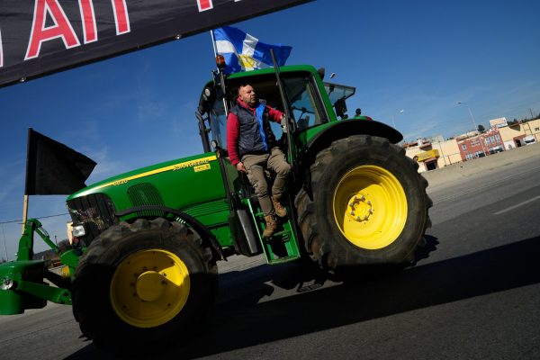 Σημαντικά τα μέτρα αλλά δεν εξαφανίζουν τα προβλήματα των αγροτών, παραδέχεται ο Π. Μαρινάκης