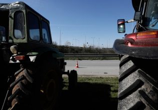 Επιμένουν οι αγρότες: Κλείνουν την εθνική οδό Θεσσαλονίκης – Μουδανιών