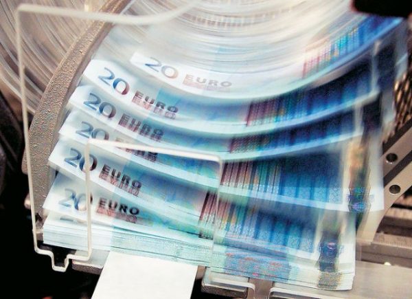 Μεγαλοκαταθέτες… των 1.000 ευρώ οι Έλληνες