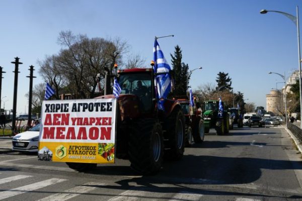 ΚΚΕ: «Περσινά ξινά σταφύλια» οι «εξαγγελίες» Μητσοτάκη για τους αγρότες – Επανέλαβε όσα τους έβγαλαν στο δρόμο