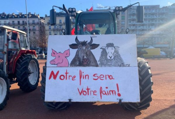 Ξεσηκώθηκαν οι αγρότες ακόμα και στην Ελβετία – Με τρακτέρ στη Γενεύη για πρώτη φορά