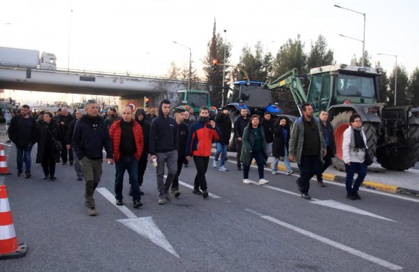 Αναβρασμός στους αγρότες – Ετοιμάζονται για την κάθοδο στην Αθήνα, με… μπλόκα απαντά η ΕΛ.ΑΣ.