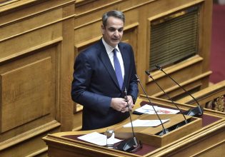 Έκανε επίκληση της ιδρυτικής διακήρυξης ο Μητσοτάκης και παρακαλάει τους βουλευτές να ψηφίσουν