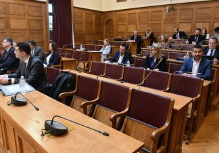 Βουλή: Η αντιπολίτευση ζητεί την απόσυρση του νομοσχεδίου για τα ιδιωτικά ΑΕΙ – Τι απάντησε ο Πιερρακάκης