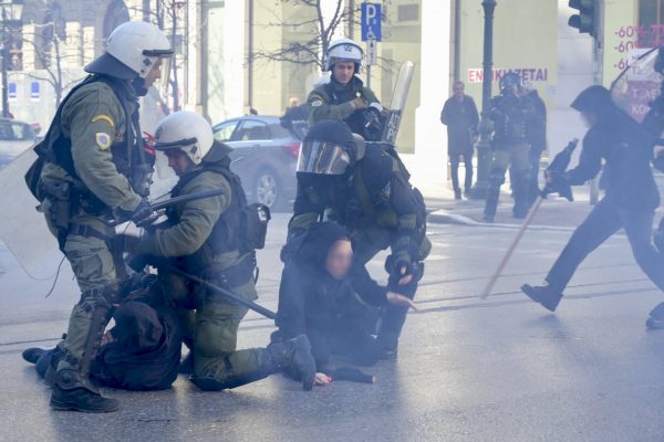 Θεσσαλονίκη: Ένταση και δακρυγόνα στην πορεία ενάντια στην ίδρυση ιδιωτικών πανεπιστημίων