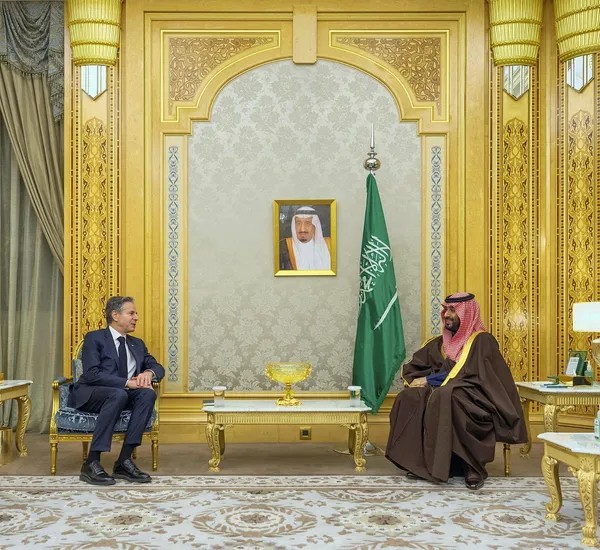 Σ.Αραβία: Ξεκίνησε το ταξίδι του Α. Μπλίνκεν στις χώρες που εμπλέκονται στις διαπραγματεύσεις