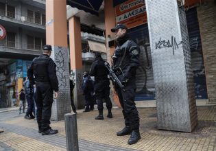 Αστυνομική επιχείρηση για τα «εγκλήματα δρόμου» στο κέντρο της Αθήνας – 21 συλλήψεις