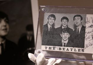 Πίνακας που ζωγράφισαν οι Beatles πωλήθηκε 1,7 εκ. δολάρια