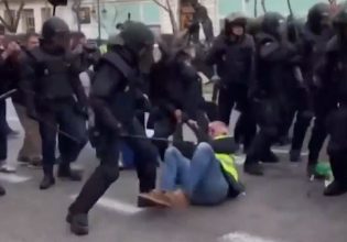 Ισπανία: Αστυνομικοί ξυλοκόπησαν άγρια αγρότες στη Μαδρίτη – Εικόνες ντροπής από τη διαδήλωση