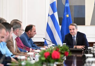 Σε εξέλιξη η κρίσιμη συνάντηση των αγροτών με τον Μητσοτάκη