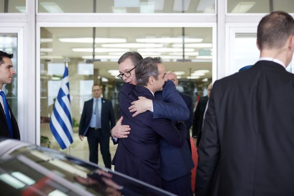 «Η Σερβία θέλει να αγοράσει μέρος των λιμανιών του Πειραιά και της Θεσσαλονίκης»