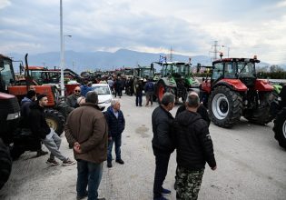 Αγρότες: Σε εξέλιξη η κάθοδός τους στην Αθήνα – Με συνοδεία περιπολικών τα τρακτέρ στην Εθνική Οδό