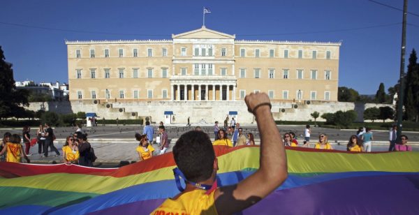 Πόσα διαζύγια θα φέρει στην κυβέρνηση ο γάμος ομοφύλων – Πληθαίνουν τα μέτωπα