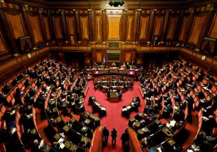 Ιταλία: «Ναι» της Γερουσίας για τη συμφωνία για κλειστά κέντρα μεταναστών στην Αλβανία
