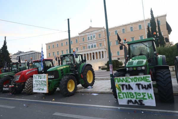 Αγρότες: Η κυβέρνηση τους ζητά να αρκεστούν στα ψίχουλα – «Εξαντλήθηκαν τα δημοσιονομικά περιθώρια»