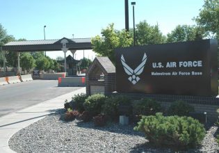 ΗΠΑ: Πυροβολισμοί σε αεροπορική βάση – Αντιμετωπίζεται ως τρομοκρατικό χτύπημα