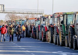 Λάρισα: Οι αγρότες έκλεισαν συμβολικά τον κόμβο της Νίκαιας μετά την πανελλήνια σύσκεψη