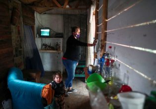 Αργεντινή: Πάνω από το 57% του πληθυσμού βυθίστηκε στη φτώχεια – Ο πληθωρισμός στο 254,2%