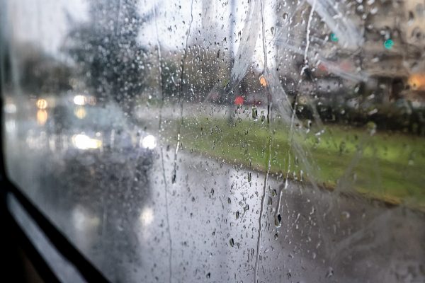 Καιρός: Τοπικές βροχές την Παρασκευή – Μικρή πτώση της θερμοκρασίας