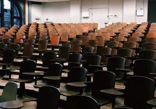 Καμία εξέταση στα πανεπιστήμια δεν είναι πλήρως αδιάβλητη – Αδιάλλακτος και απαξιωτικός ο Μητσοτάκης