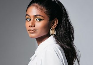 Ινδία: 16χρονη έγινε μοντέλο για να βοηθήσει την οικογένειά της που ζει στην φτώχεια