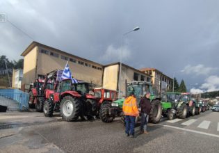 Αγρότες: Τρακτέρ έξω από την εφορία Ιωαννίνων – Σαφές το μήνυμα μία μέρα πριν από την κρίσιμη συνάντηση