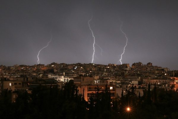 Καιρός: Έρχονται καταιγίδες στην Αττική – Πότε θα ξεσπάσει η νέα κακοκαιρία