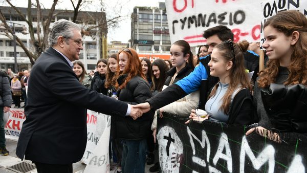 Στη μάχη ενάντια στην κυβερνητική πολιτική το ΚΚΕ – Ο Κουτσούμπας παρών στην απεργία στη Λάρισα